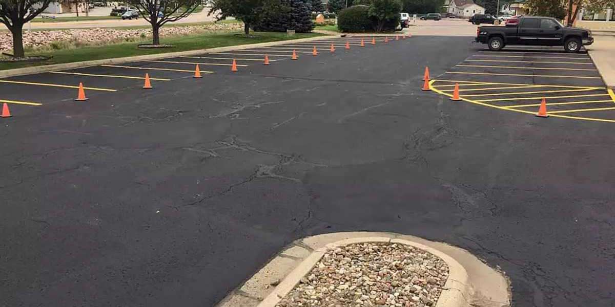 What To Expect While Contracting A Professional Asphalt Sealing Company