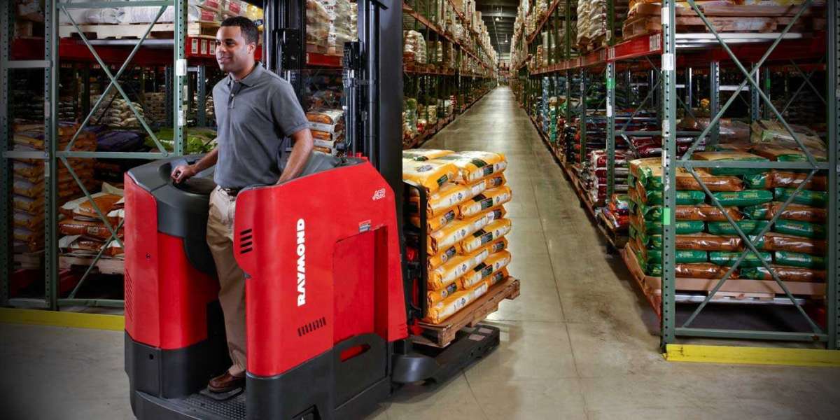 The Essential Guide to Reach Trucks: Maximizing Warehouse Efficiency