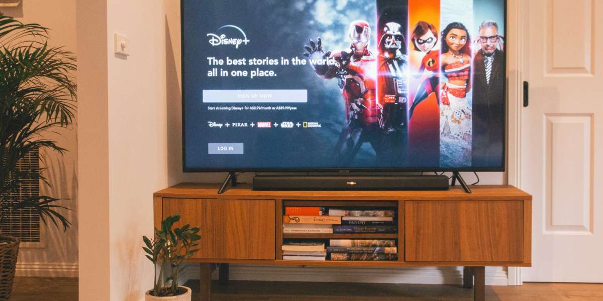 The Ultimate Guide to Choosing the Perfect Smart TV in the UAE: Sizes, Features, and Offers