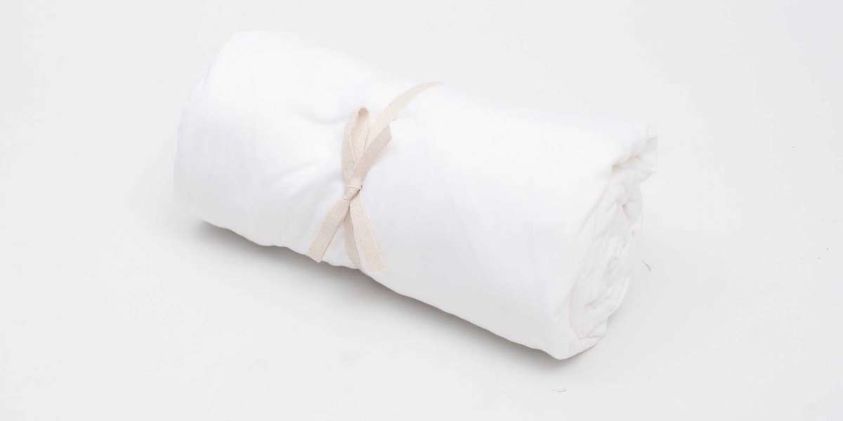 Cotton Sheets and Fleece Blankets: A Perfect Blend of Style & Comfort