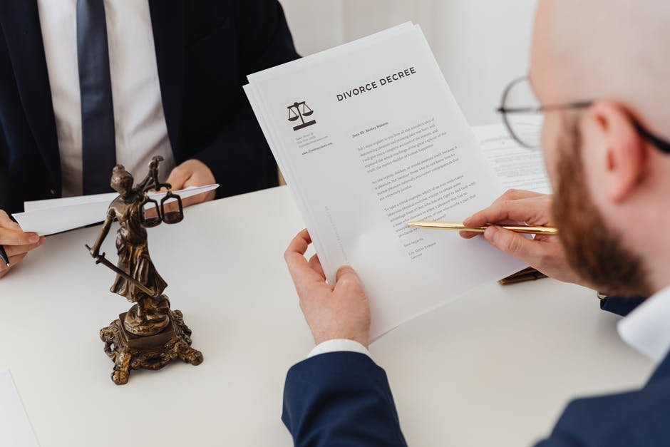 The Ultimate Guide to Choosing the Right Divorce Lawyer - Cool Slangs