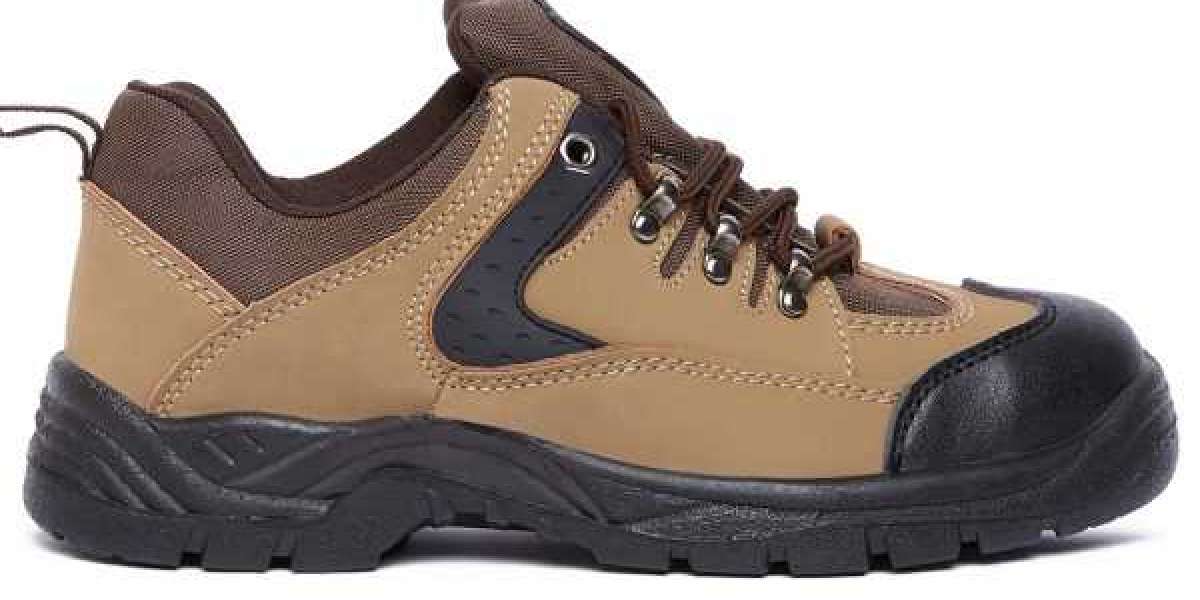 The Role of Safety Shoes in Enhancing Worker Morale and Productivity in Qatar