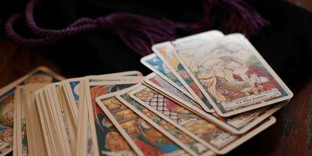 Tarot Card Reading and Akashic Records Reading: A Journey of Spiritual Insight