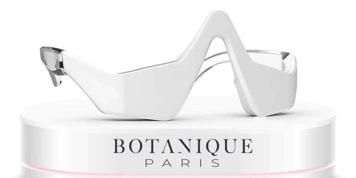 Botanique Paris: Under Eye Red Light Therapy