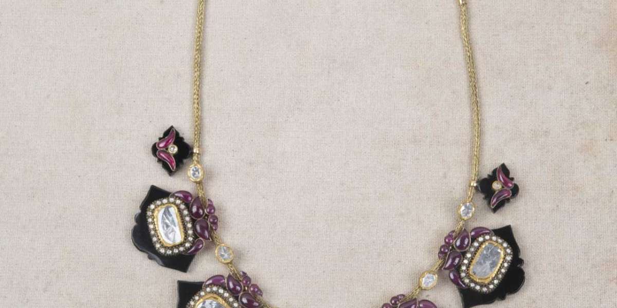 Black and Gold Gemstone Necklace: A Masterpiece of Luxury and Craftsmanship