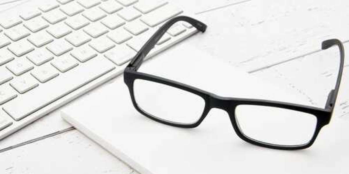 The Benefits of Using Reading Glasses for Your Eye Health