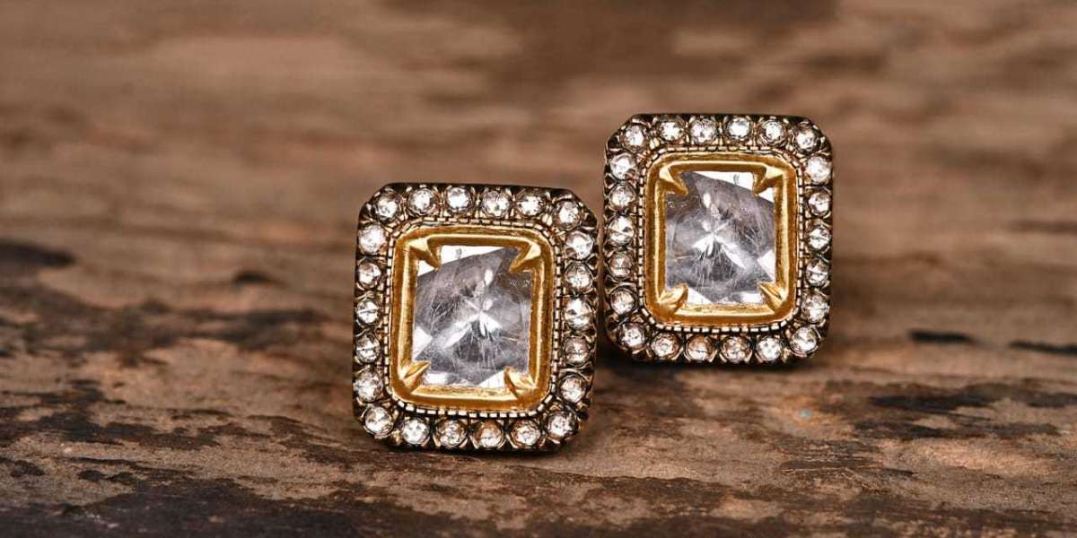 Square Radiance Earrings: Where Timeless Elegance Meets Modern Sophistication