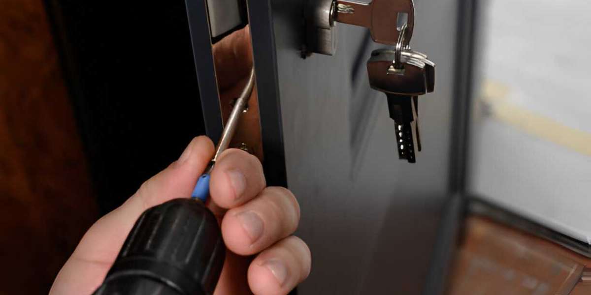 Efficient Locksmith Solutions: What to Do When You’re Locked Out—A Guide from Knightsbridge Locksmiths