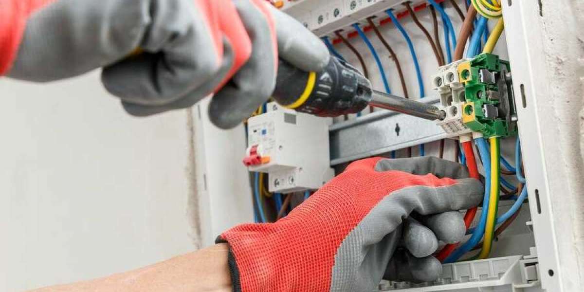 Hire A Professional Electrician In El Paso, TX For Circuit Breaker Installation & Electric Panel Repair