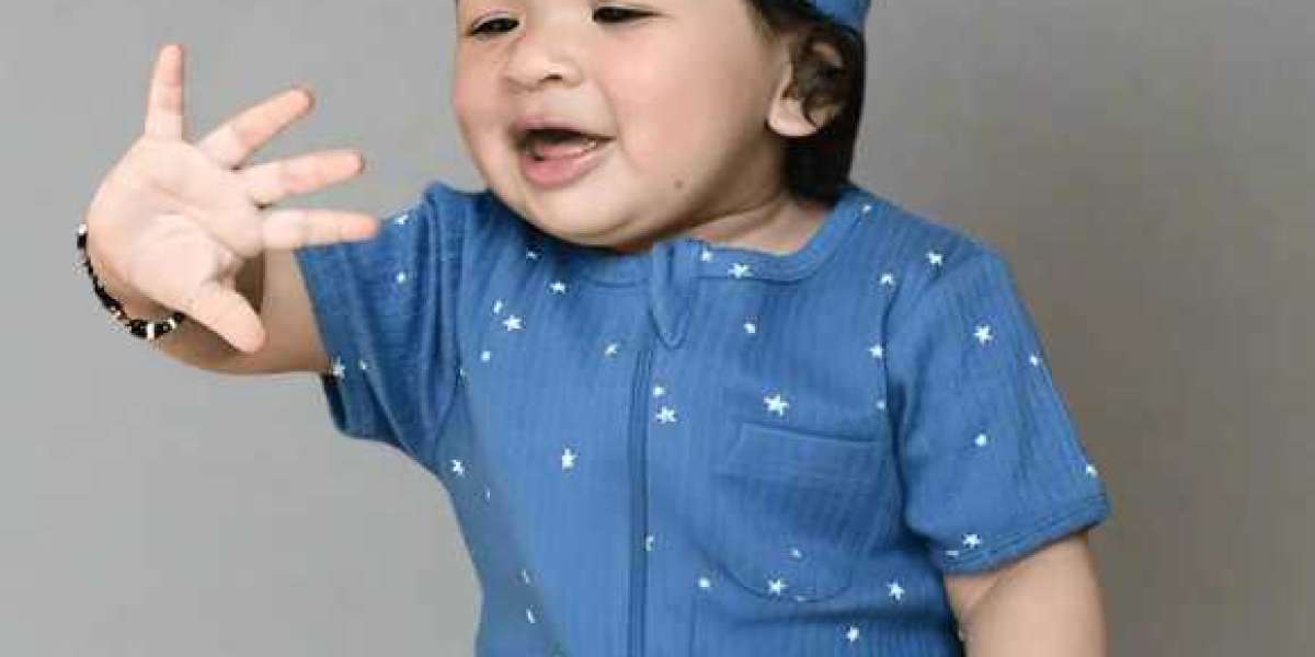 How Do I Choose the Right Newborn Baby Clothes for Different Seasons?
