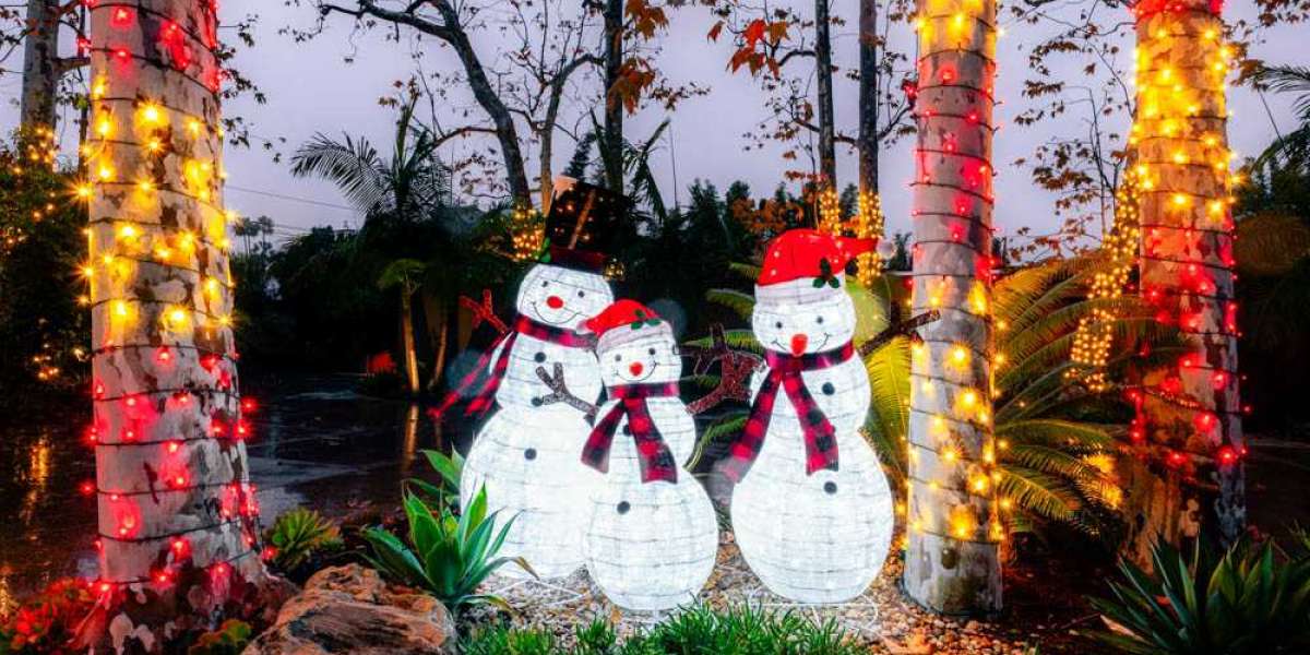 Outdoor Christmas Light Displays: Tips for a Stunning Holiday Presentation