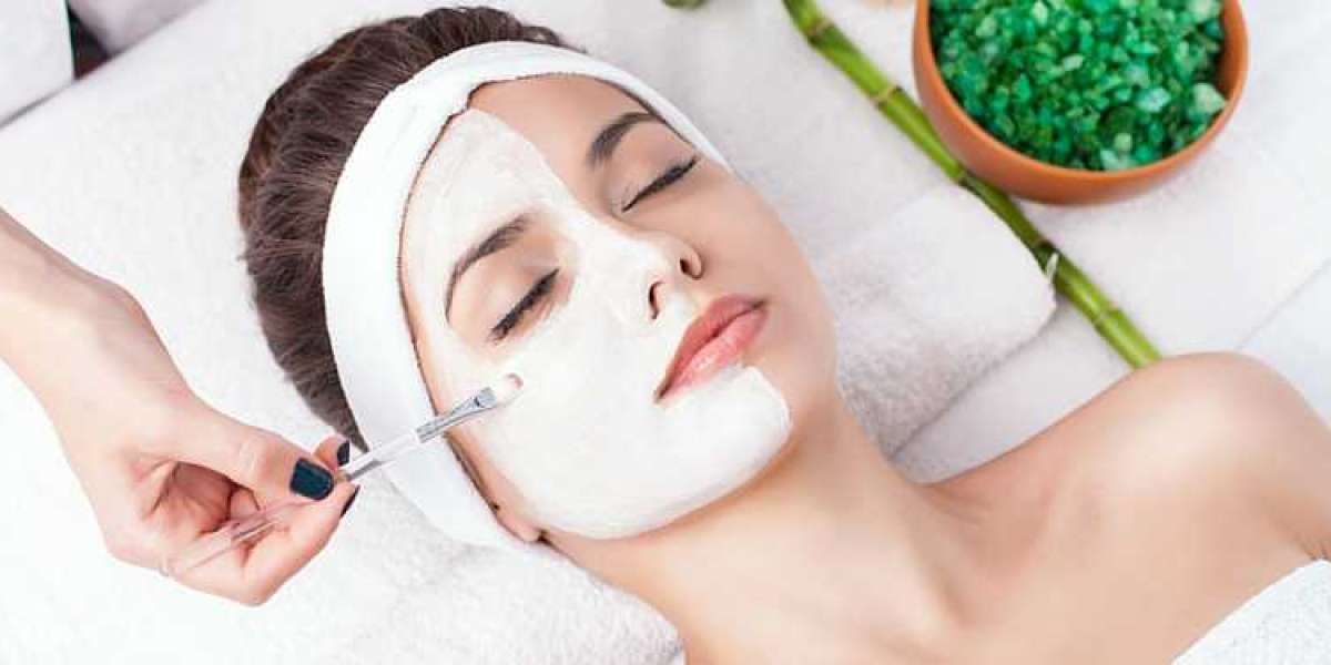 The Role of Diet in Skincare: What to Eat for Glowing Skin