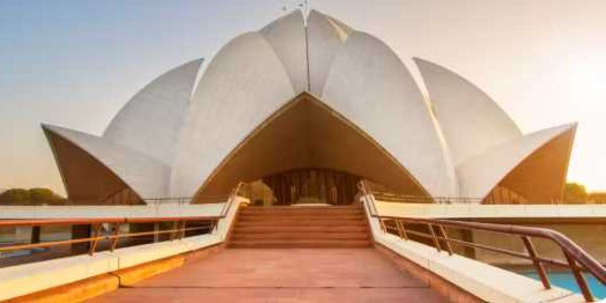 "Embark on a Journey of Timeless Wonder with Hii Stories’ Luxury Golden Triangle Tour"