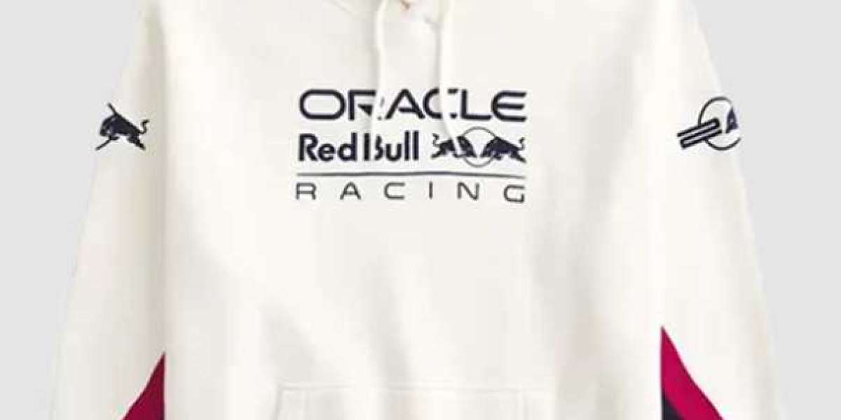 Race-Day Style Meets Streetwear: The Oracle Red Bull Racing Graphic Hoodie