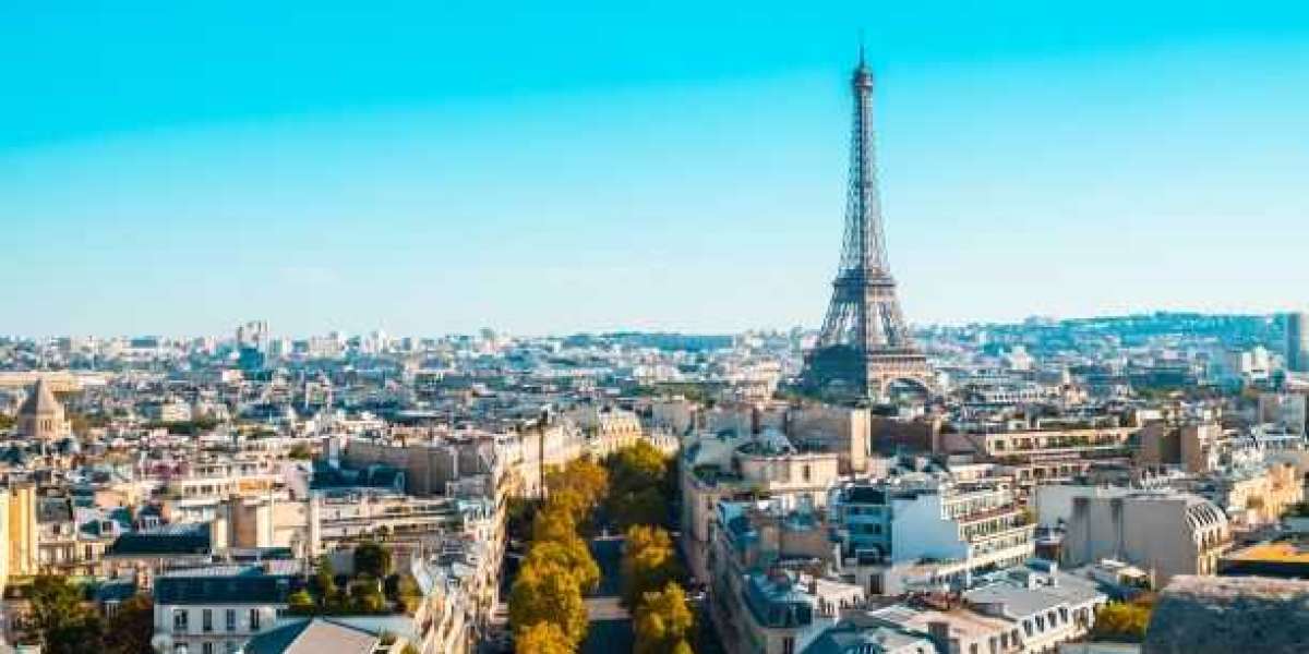 Explore the Enchantment of Paris: Top Tour Packages for All Passengers