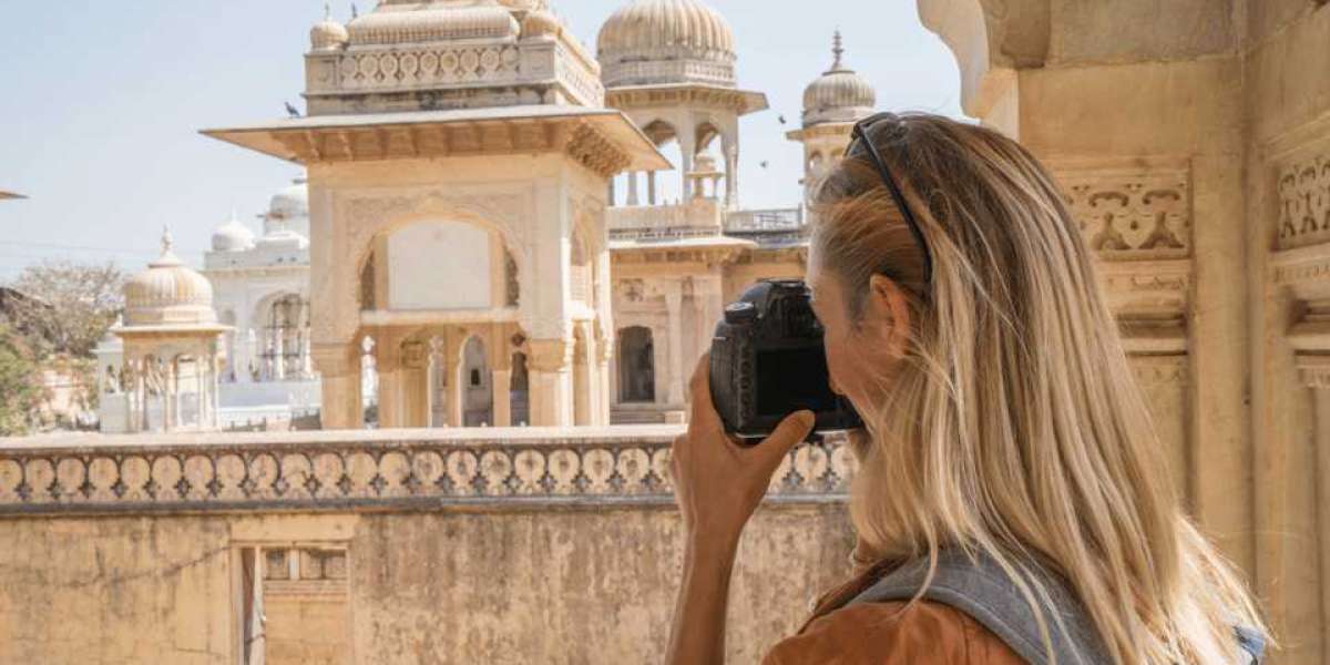“A Palace That Floats, A Staircase to Nowhere, and a Fort in the Clouds—All in One Day from Delhi”