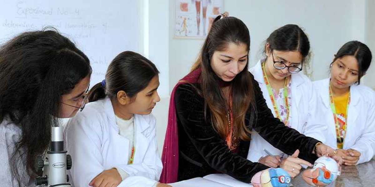 Top Features of the Best Colleges for B Pharma in AKTU