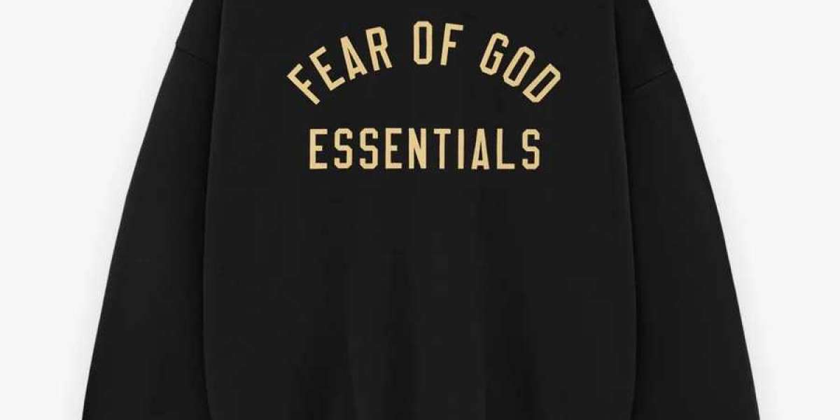 Essentials Hoodie: The Perfect Blend of Comfort and Style