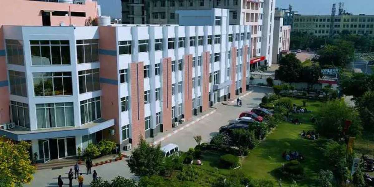 Pharmacy College Admissions 2025: Launch Your Career in the Pharmaceutical Sector