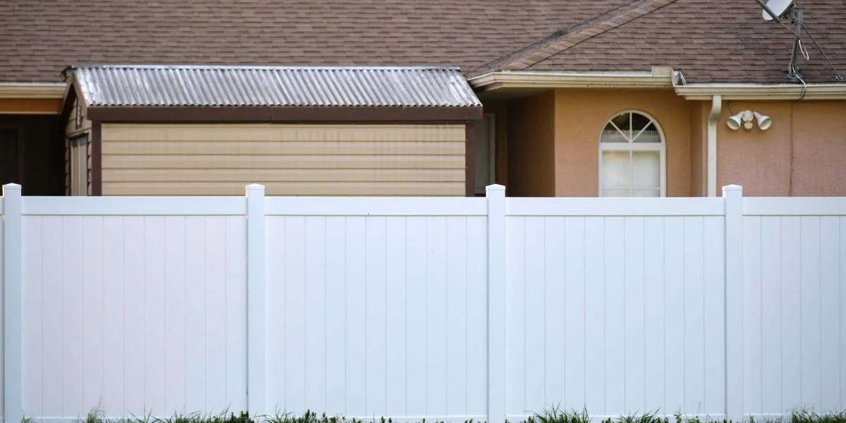 Vinyl Fencing That Looks Amazing and Lasts for Decades