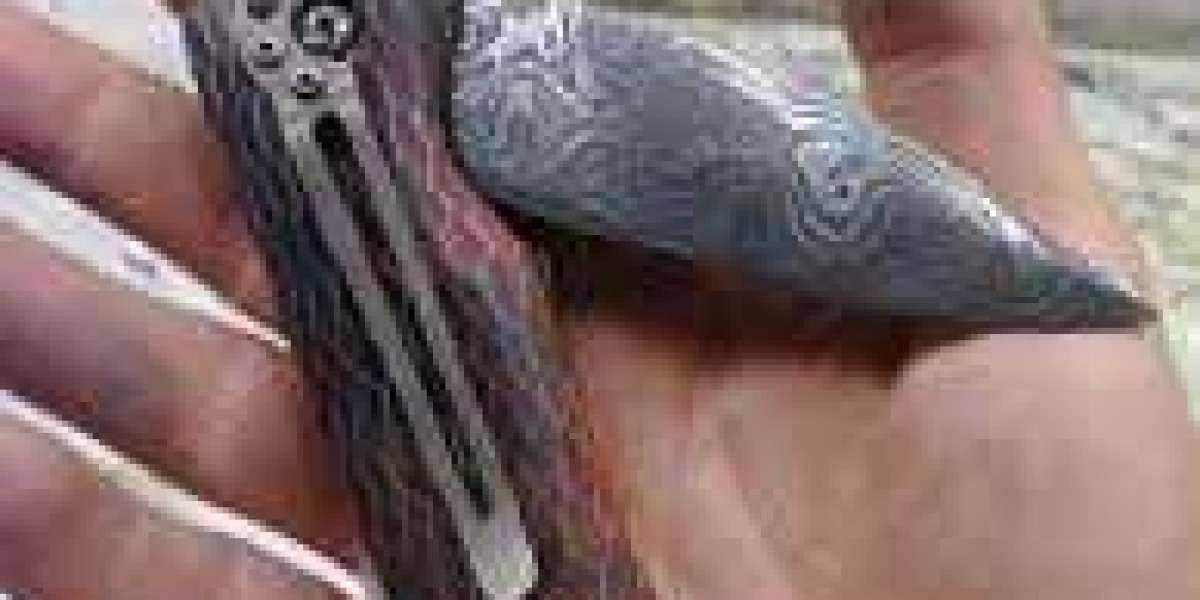 Damascus Pocket Knife — The Perfect Blend of Strength and Style