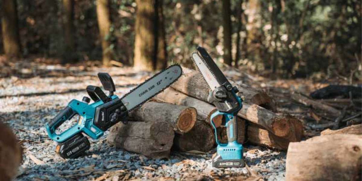 What Is a Mini Chainsaw and What Can It Be Used For?