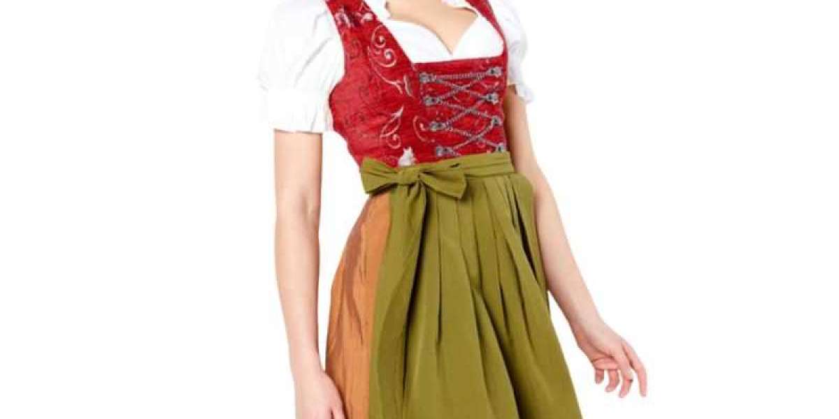 What Accessories to Wear with a Dirndl at Oktoberfest?