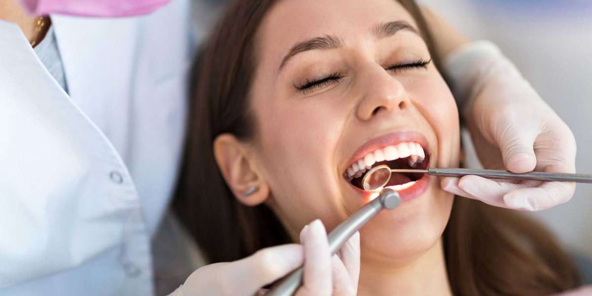 Need a Dental Clinic in Geneva? What Should You Look For?
