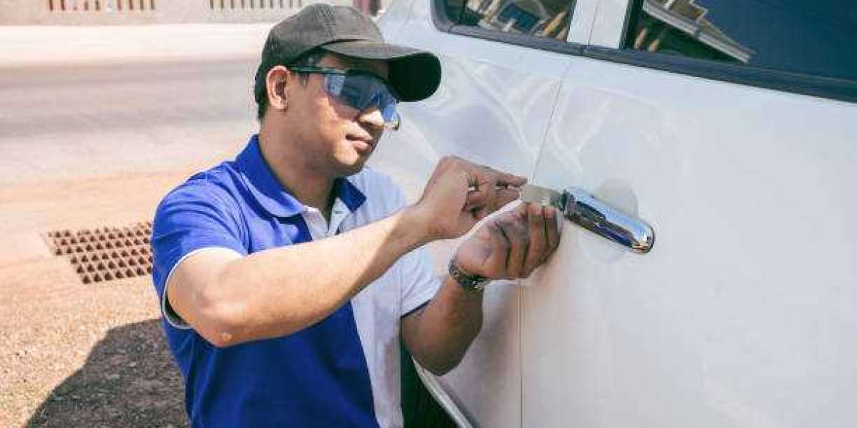 How Auto Locksmith Services Keep You Moving Forward