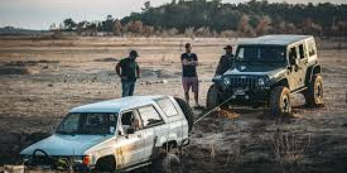 From Stuck to Safe: How Traction Tools Empower Solo Travelers?