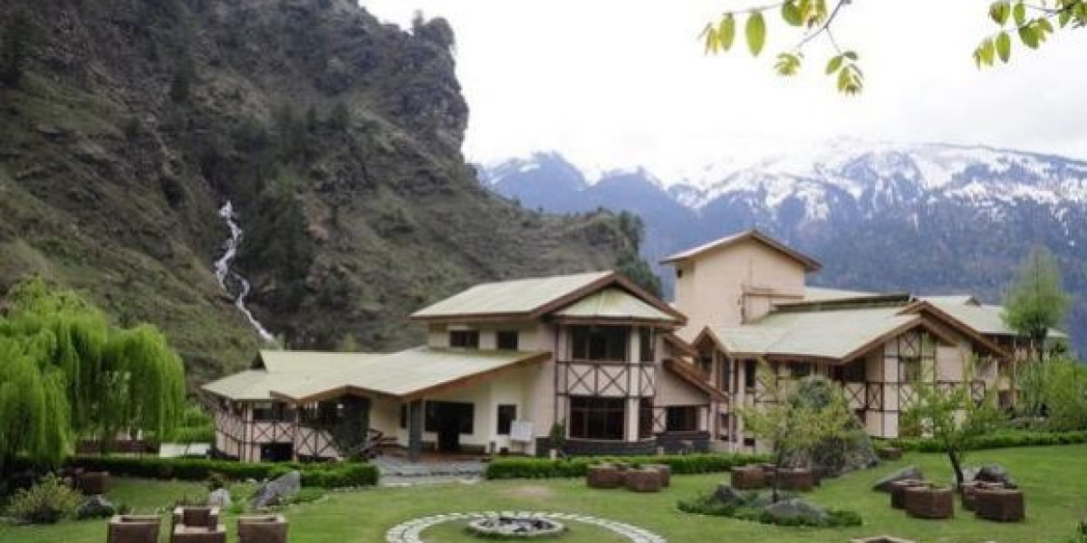 What Are the Most Popular Amenities Included in Five Star Resorts